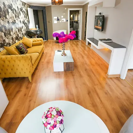 דירה House
