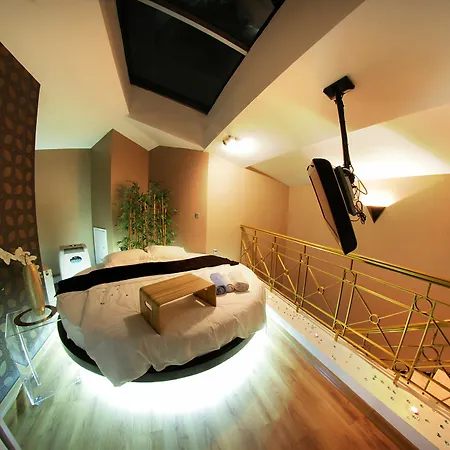 House アパート *
